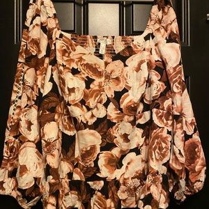 Additionelle 3X top with ruching and roses. NWT